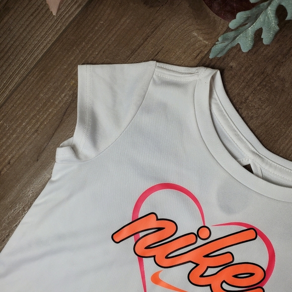 NWT Girl’s Nike Dri-Fit T-shirt Size 4T White Pink Orange Heart Graphic Logo - Picture 12 of 14